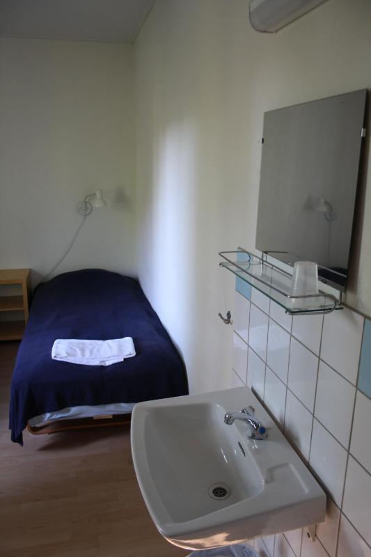 Single Room with Shared Bathroom image 1