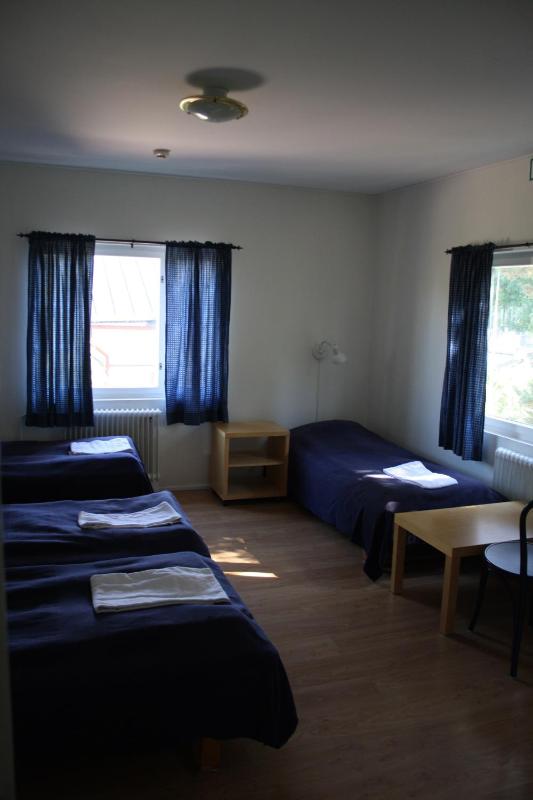Family Room with Shared Bathroom (5 Adults) image 2