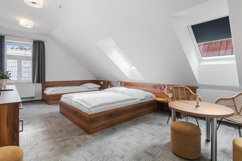 Standard Triple Room image 3