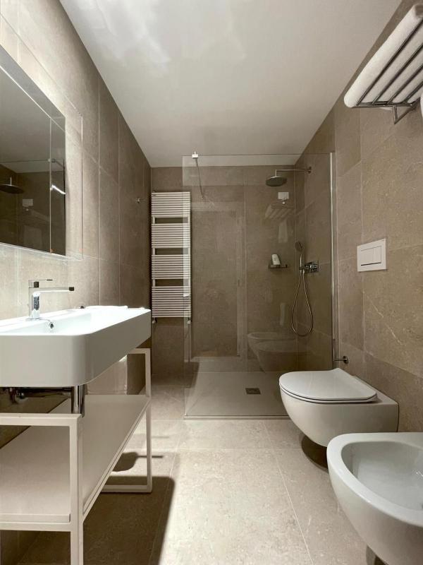 Deluxe Double Room with Balcony image 3
