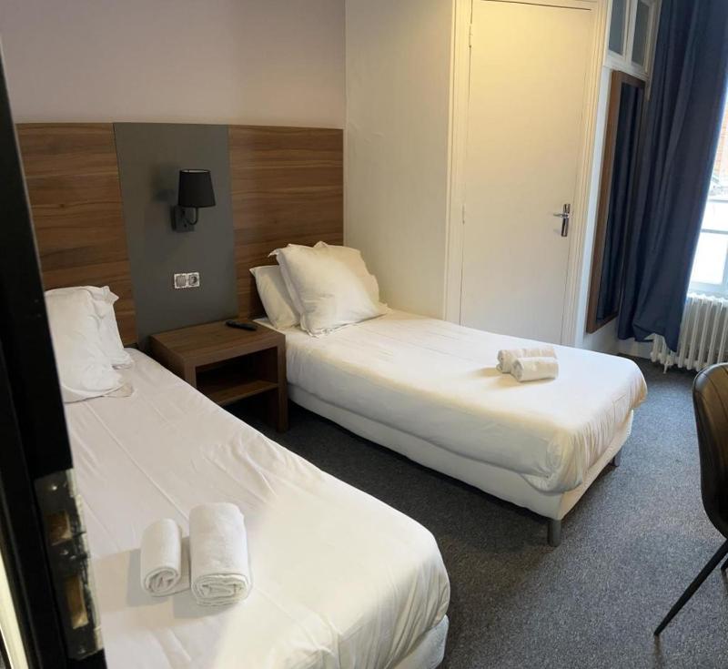 Superior Twin Room image 1