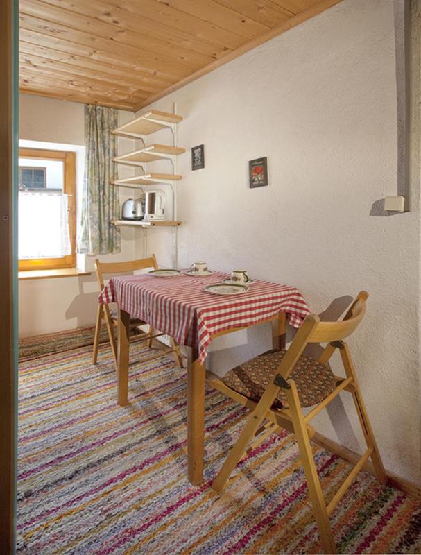 One-Bedroom Apartment image 4