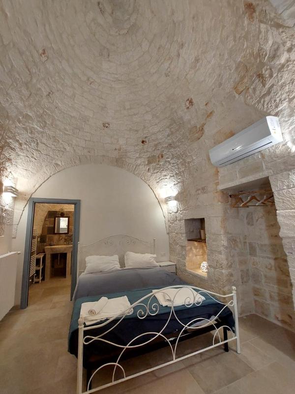 Trulli Carlo Anna Images
