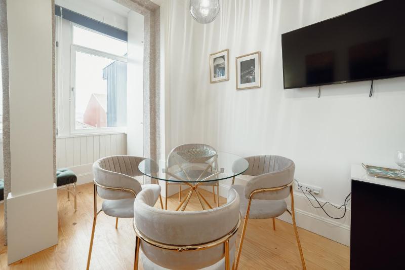 Downtown Premium Apartment by Vacationy - image 7