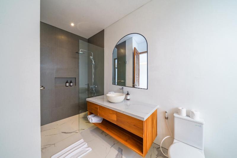 Villa Besso Padonan - Modern & Minimalist 2BR Villa in Canggu! - image 4