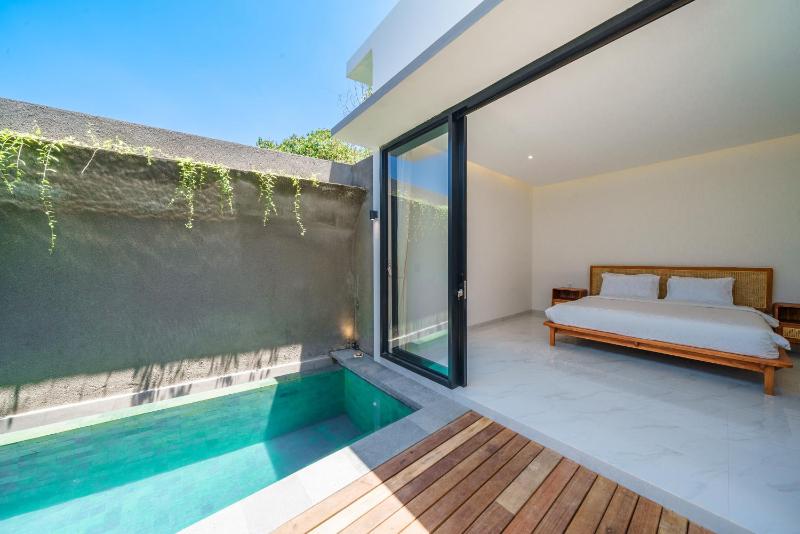 Villa Besso Padonan - Modern & Minimalist 2BR Villa in Canggu! - image 15