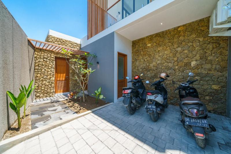 Villa Besso Padonan - Modern & Minimalist 2BR Villa in Canggu! - image 42