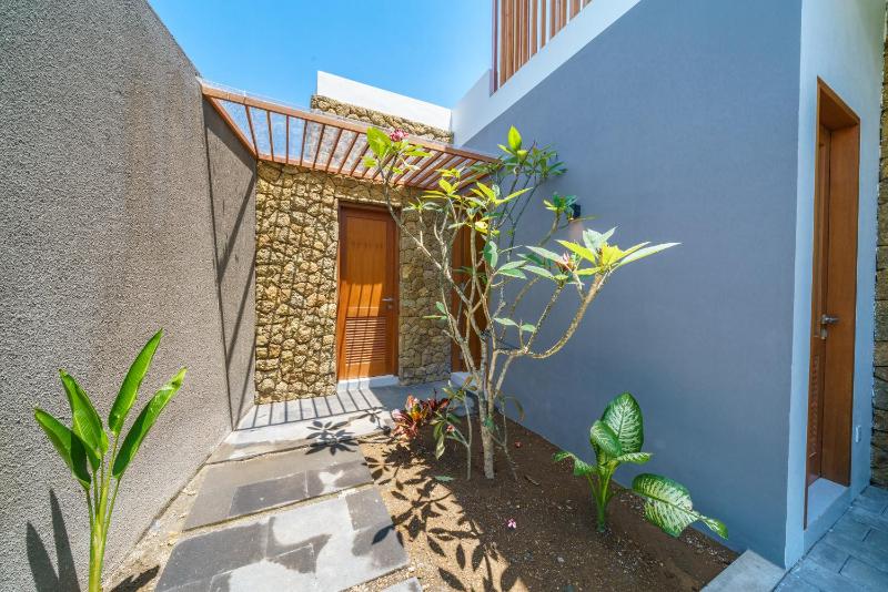 Villa Besso Padonan - Modern & Minimalist 2BR Villa in Canggu! - image 17
