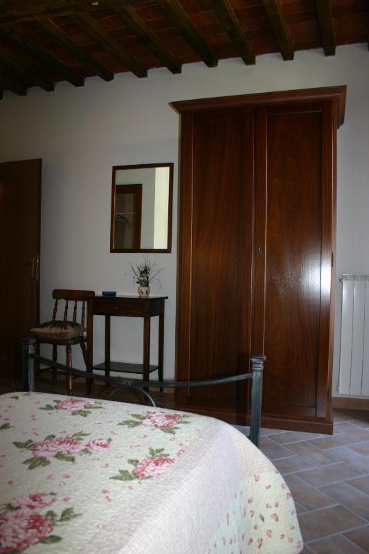Twin Room image 4