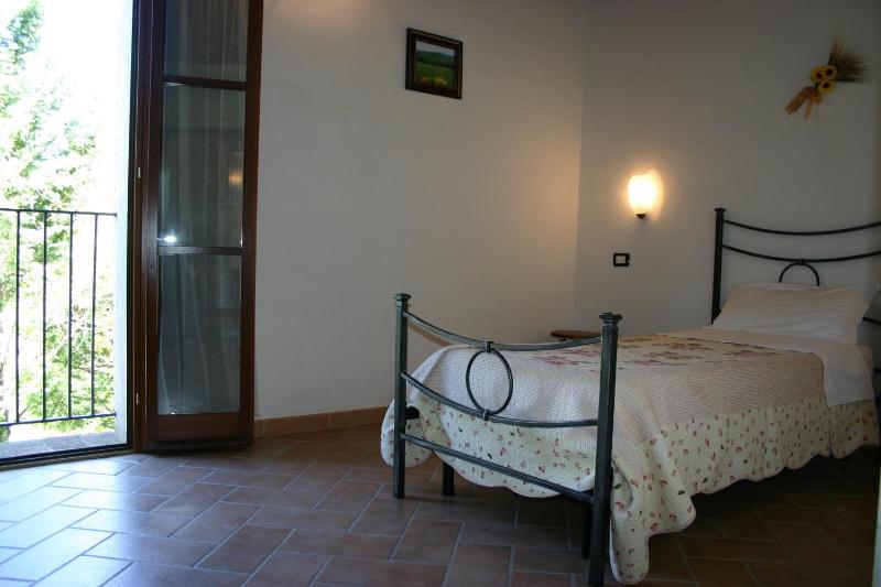 Twin Room image 2