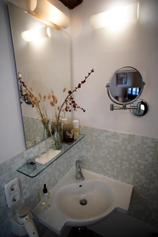 Deluxe Double Room with Shower image 4