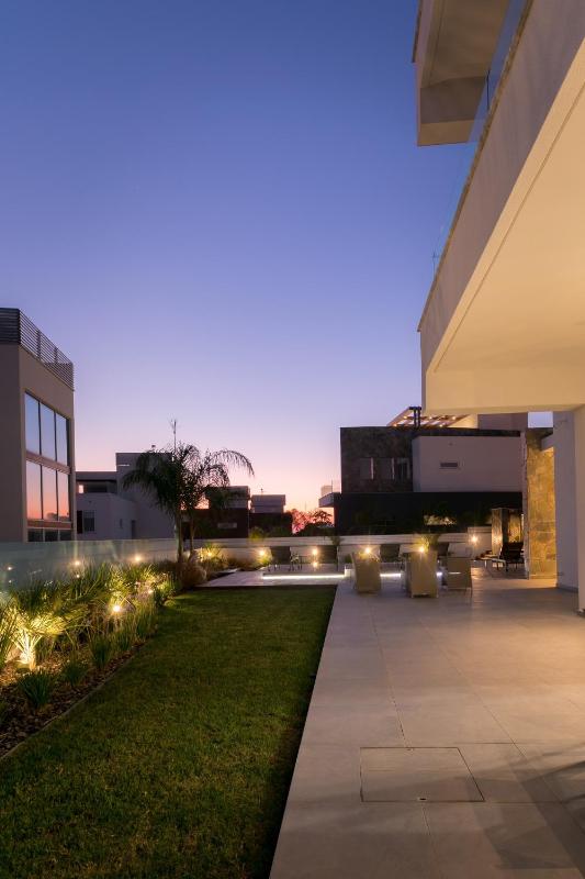 Sea Pearl Beachfront Villas - Breeze - image 8