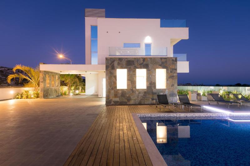 Sea Pearl Beachfront Villas - Breeze - image 12