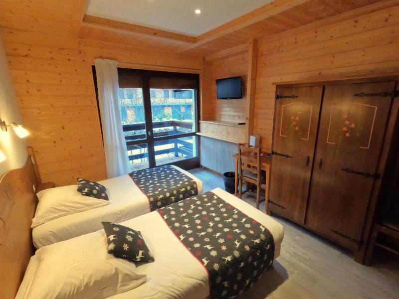 Twin Room image 3