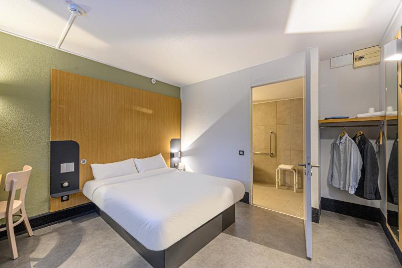 Double Room - Disability Access image 4