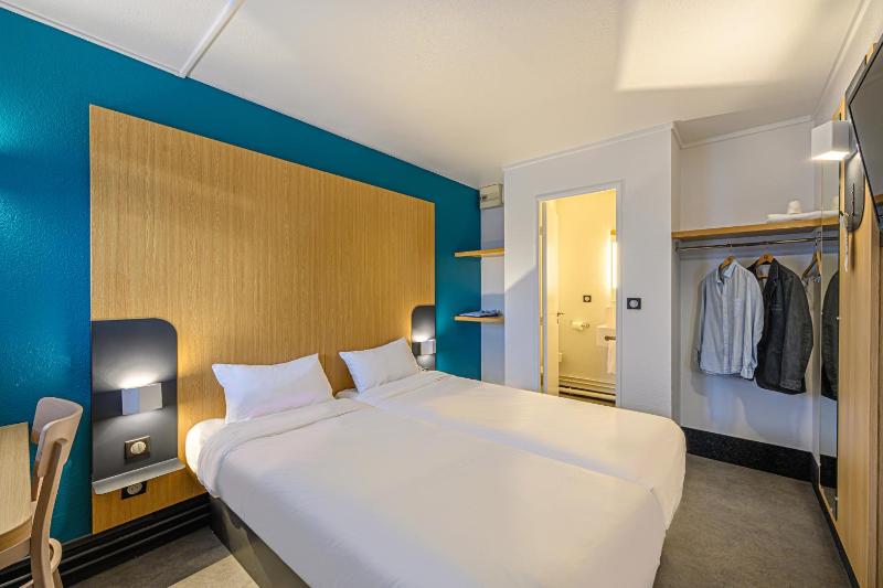 Twin Room image 1