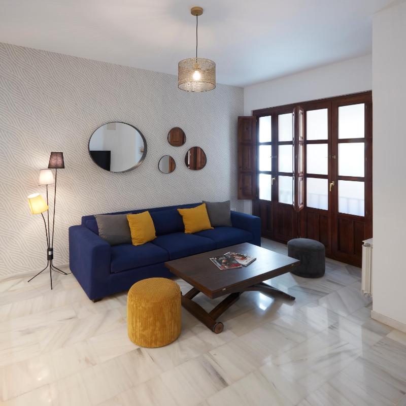 - Apartamento en Gran Vía - QH Reyes Católicos - image 1