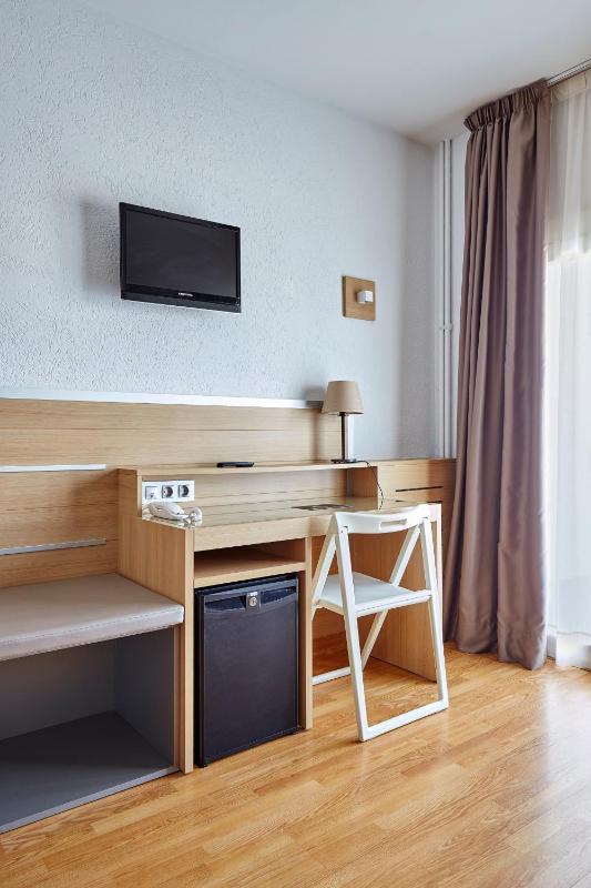 Standard Double or Twin Room image 3