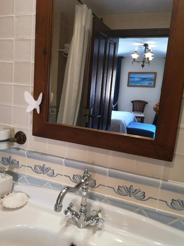 Double Room with Private Bathroom image 4