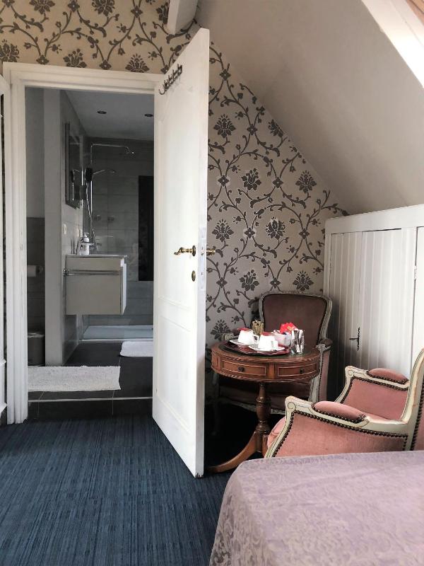 Deluxe Room image 4