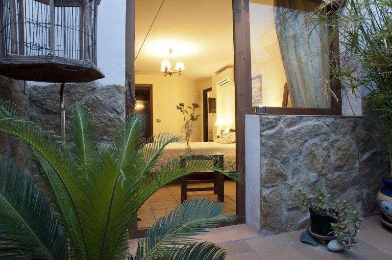 Double Room with Patio image 2