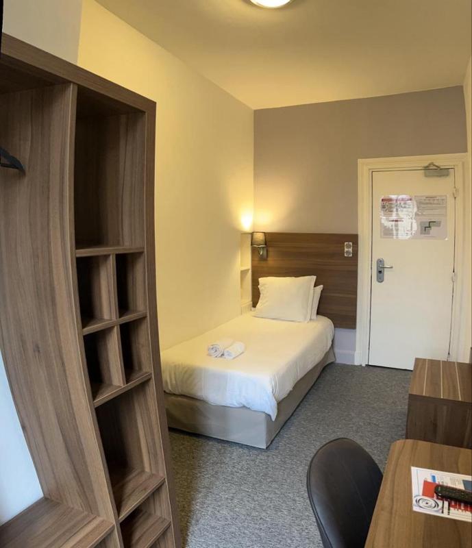 Standard Single Room image 3