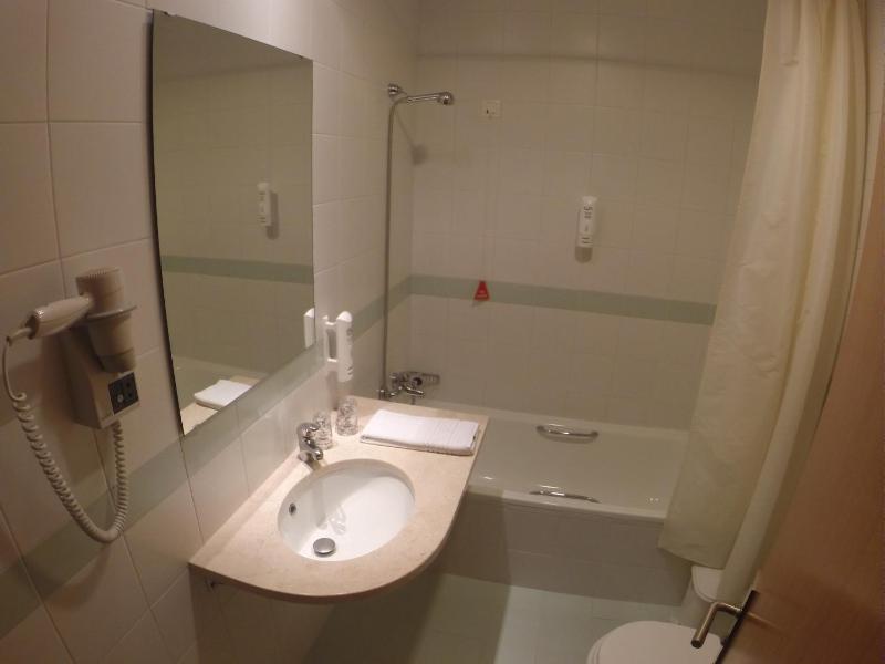 Single Room image 3