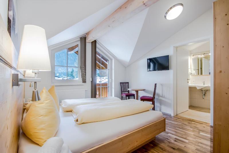 Double Room with Balcony image 3
