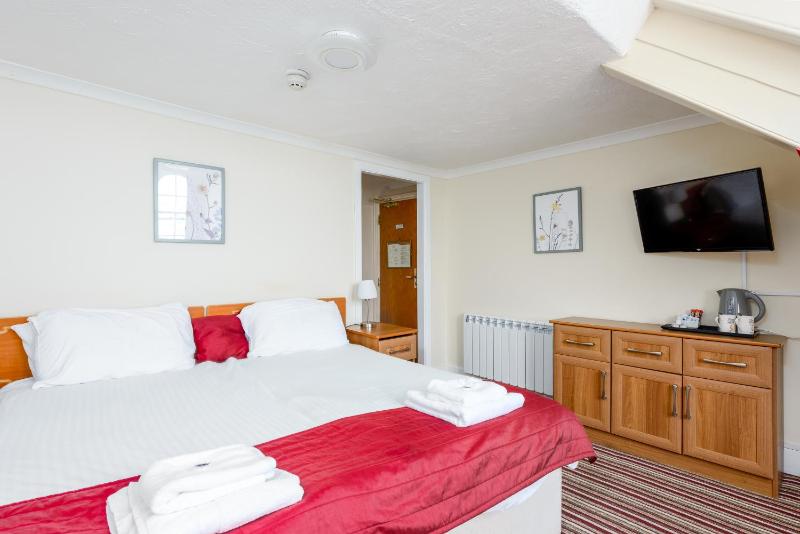 Double Room image 3