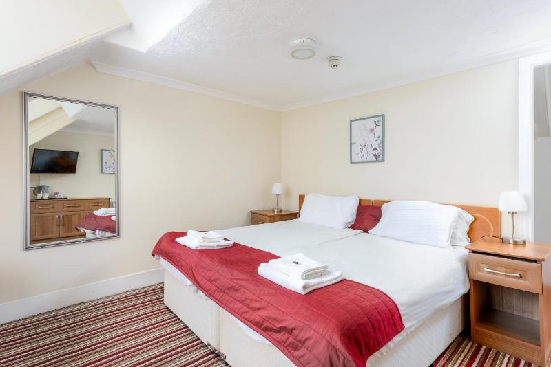 Double Room image 4