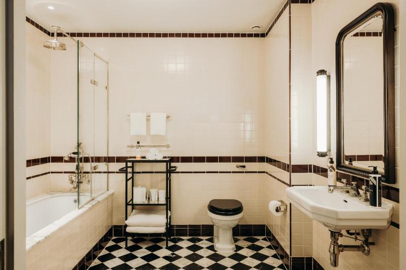 Double Room - Medium image 3