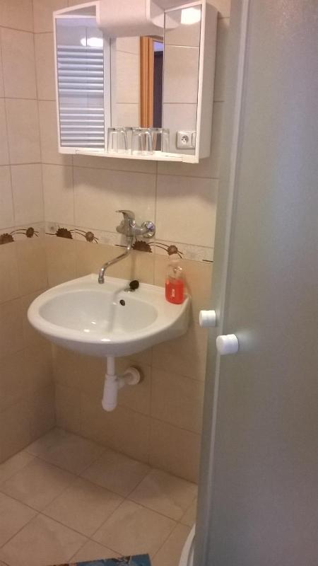 Twin Room with Bathroom image 2