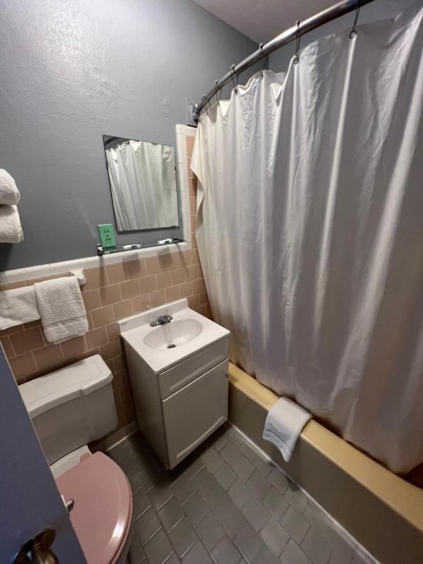 King Room image 3