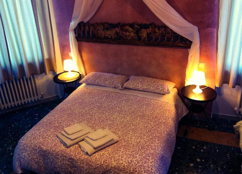 Quadruple Room with Private Bathroom image 4