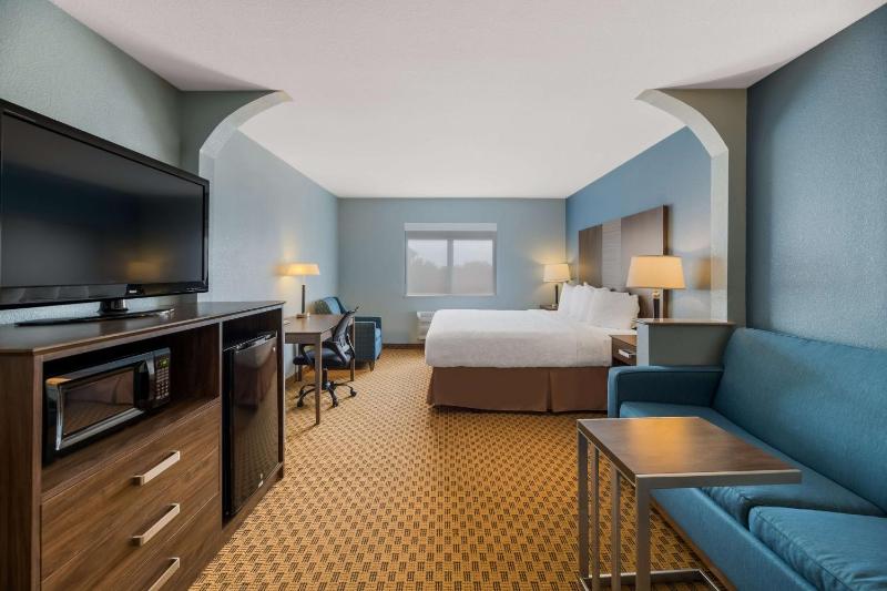 King Suite with Sofa Bed - Mobility Accessible/Non-Smoking image 1
