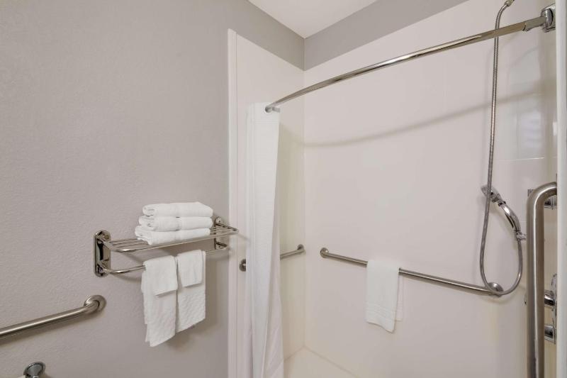 Queen Room with Two Queen Beds and Sofa Bed - Disability Access image 2