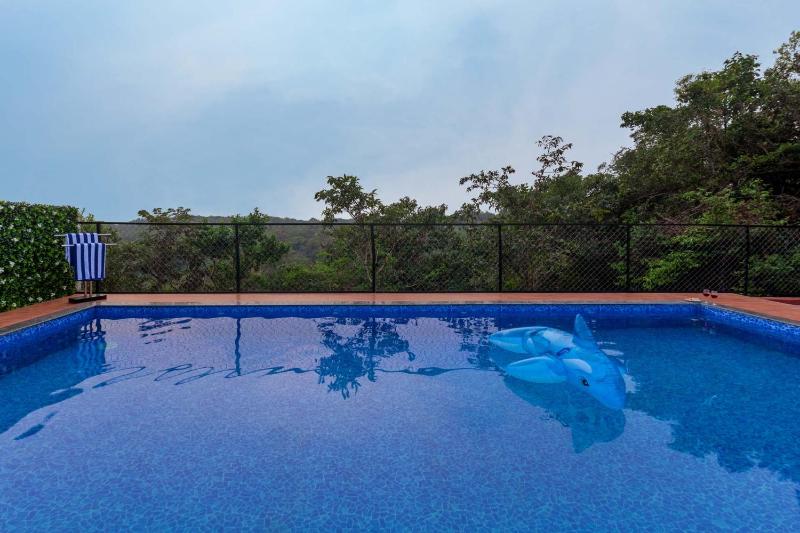 Emerald Greens by VEO StayVista - 3BHK Villa with Sauna & Private Pool - image 9