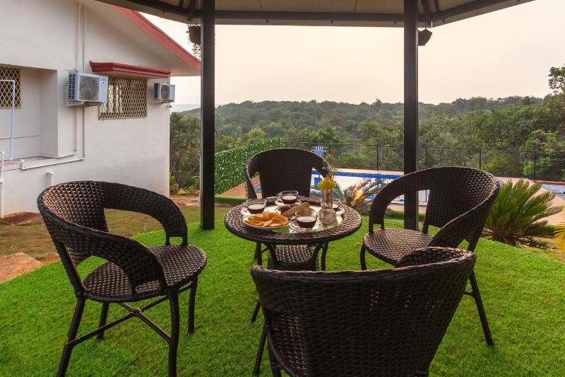 Emerald Greens by VEO StayVista - 3BHK Villa with Sauna & Private Pool - image 6