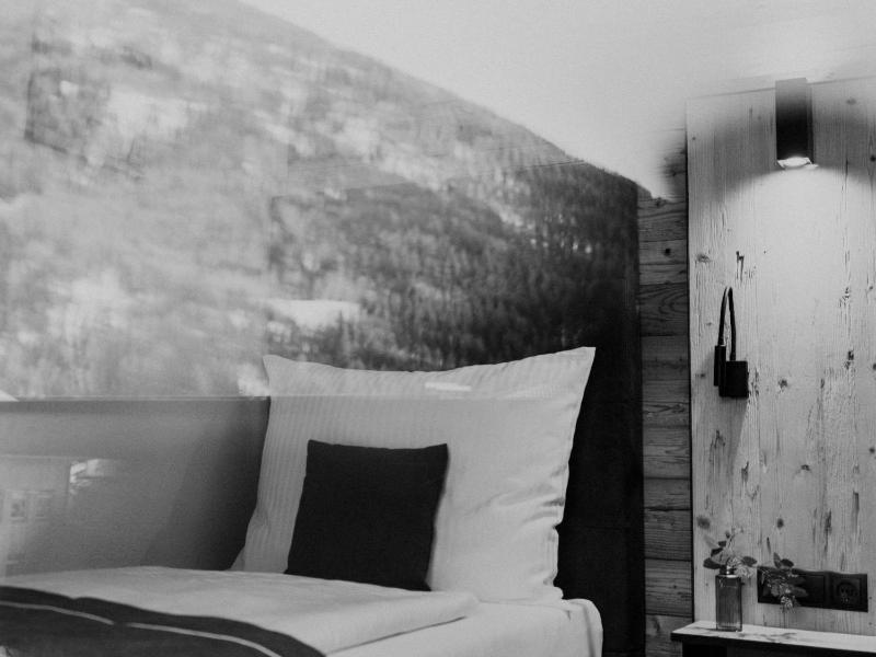 Single Room image 4
