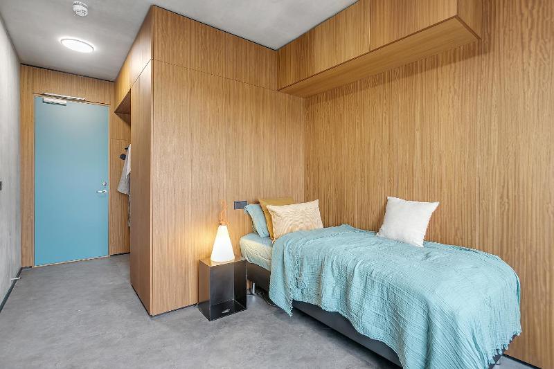 Deluxe Twin Room  with Private Bathroom image 4