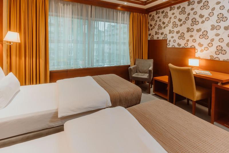Twin Room image 1