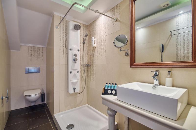 Attic Suite with Pool and Side Sea View image 3