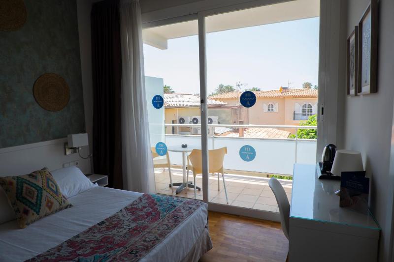 Double or Twin Room image 4