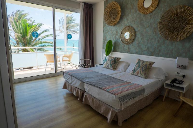 Double or Twin Room with Sea View image 1