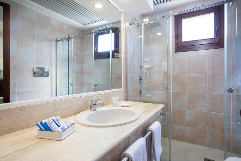 Standard Double Room with Garden View image 3