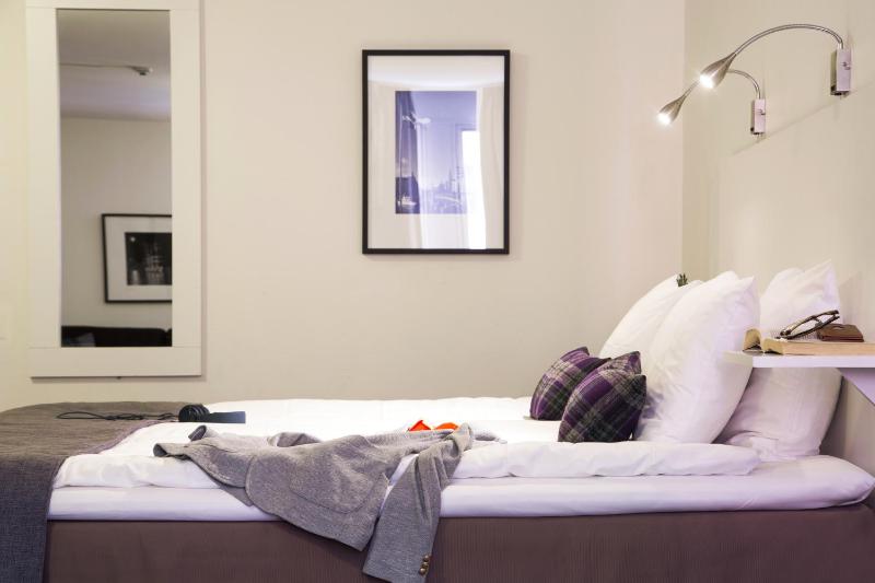 Standard Twin Room image 4