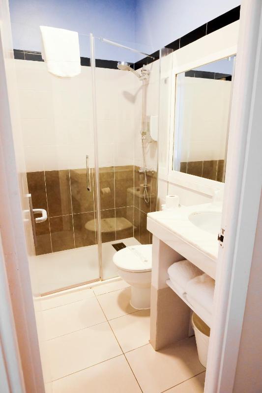 Double or Twin Room with Balcony image 3