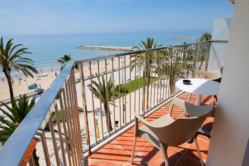 Superior Double or Twin Room with Sea View image 3