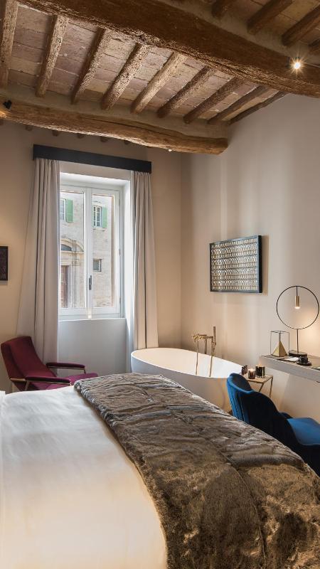 Times Suites - Guesthouse - Etruria Collection - image 2