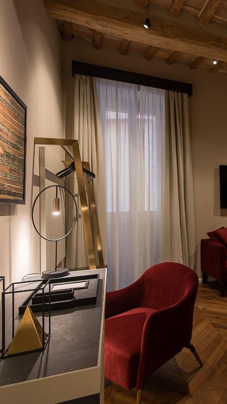 Times Suites - Guesthouse - Etruria Collection - image 5